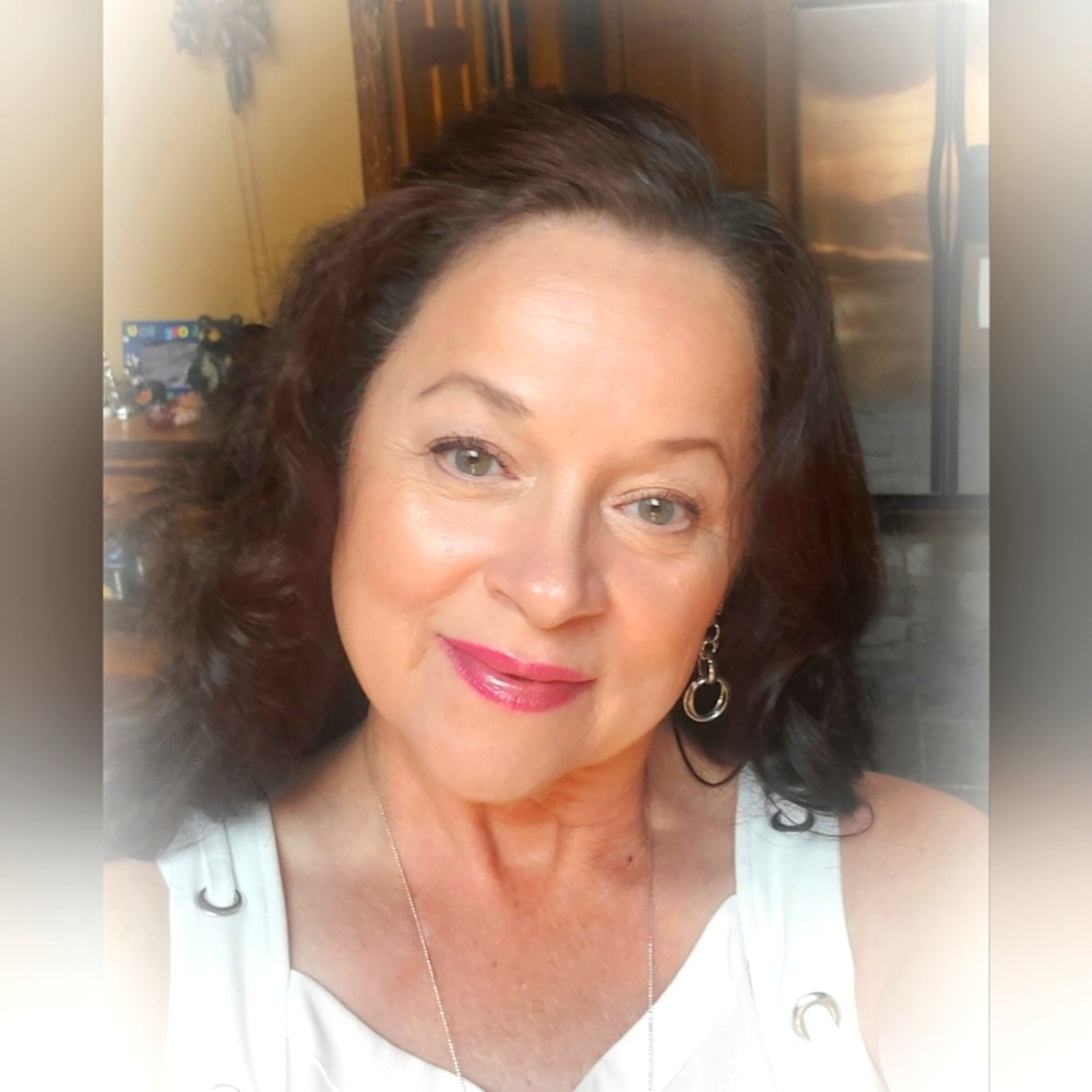 Meet your Posher, Debbie!